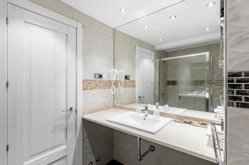 Bathroom, Hostal Los Angeles in Tetuan