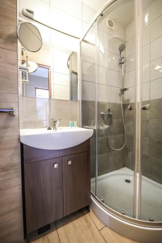 2 bedrooms, 4 beds