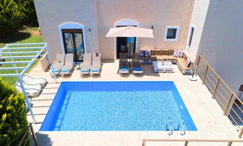  Cretan Sunny Villa Heated Pool in Kournás