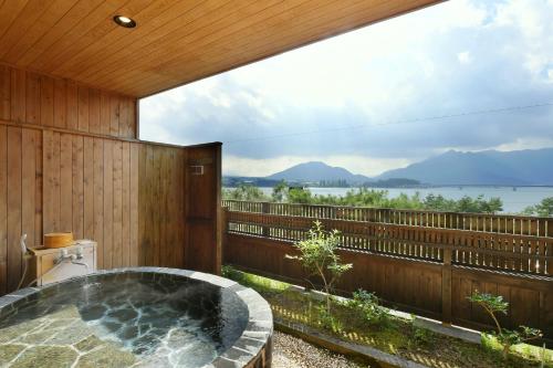 Japanese Room with Open Air Bath - Lake View