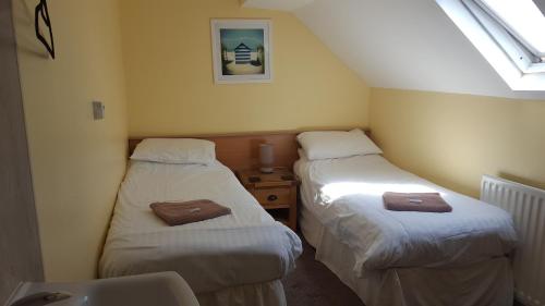 Standard Twin Room with Shared Bathroom