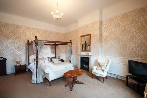 Four Poster Room