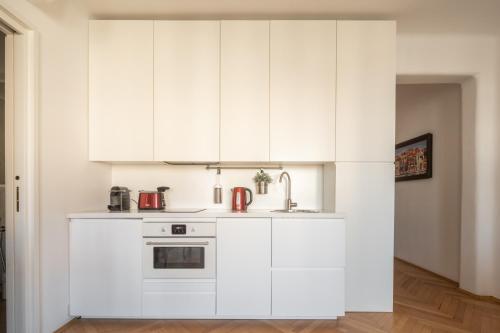 Venetian Palace Green Apartment R&R - image 4