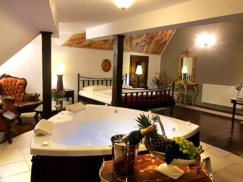 Deluxe Suite with Spa Bath