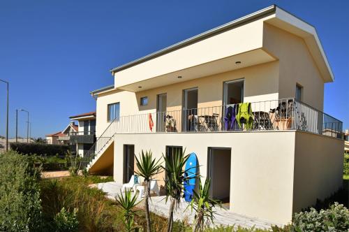  Surfivor Surf Camp in Esmoriz