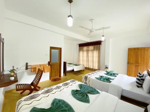 Misty Elegance - Ella. - Ella