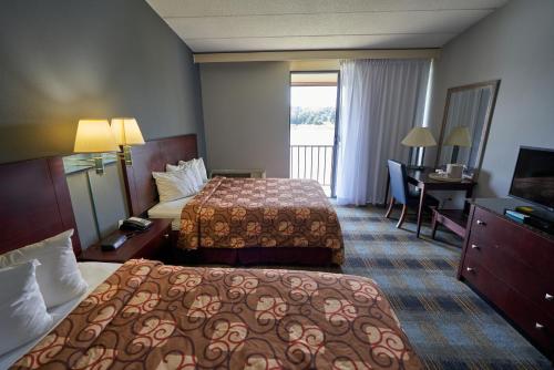 Riverview Inn & Suites in Somerset (MA)