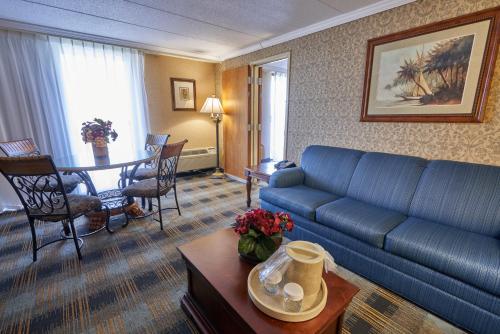 Riverview Inn & Suites in Somerset (MA)