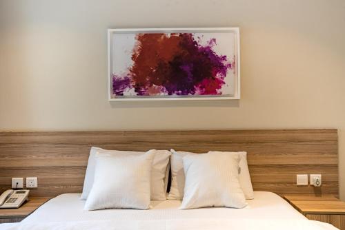 1 double bed, 1 twin bed