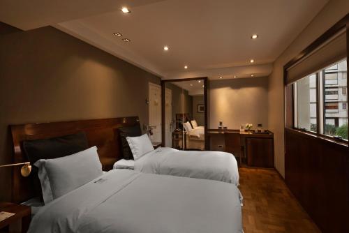 320458786 Windsor Hotel
