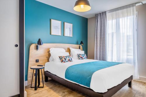 1 queen bed, 1 sofa bed