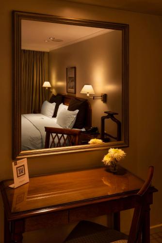 320460819 Windsor Hotel