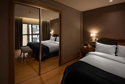 320462652 Windsor Hotel