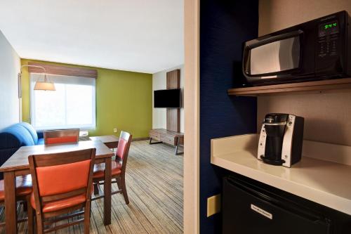 Holiday Inn Express Newport North - Middletown by IHG in Middletown, USA