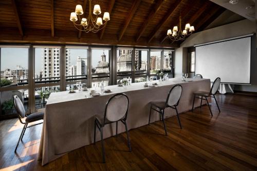320475849 Windsor Hotel