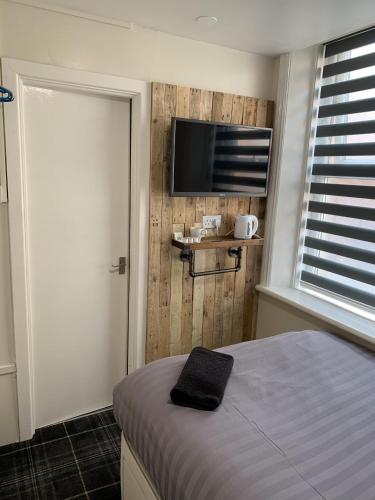 Malibu Hotel - image 14