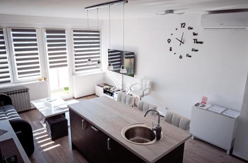 . Treba Malo Odmorit - PlayStation 5, Family Room, Free parking, Self check-in option