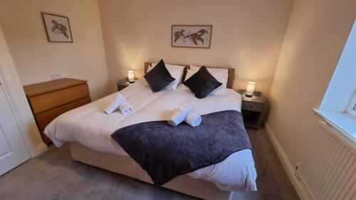 3 bed house in Swindon by Cliftonvalley Apartments