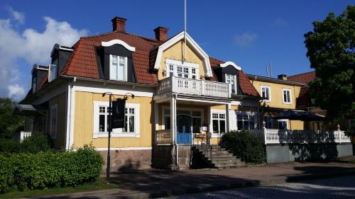 Broby Gästgivaregård - Hotel - Sunne