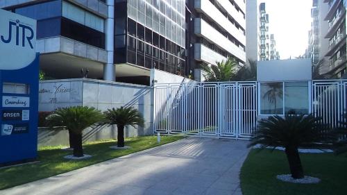 Edificio JTR com saida para Orla - Torre India Apto 205