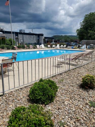 Suburban Extended Stay Hotel - image 3