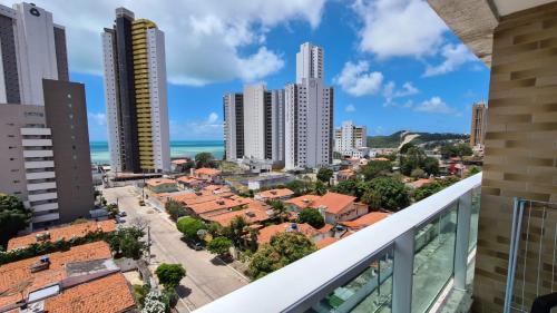 Flat com varanda vista mar - 450m da Praia de Ponta Negra - Natal RN