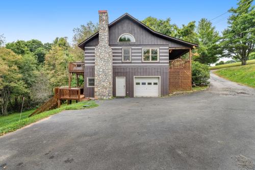 Top o Snaggy Cabin in Boone, USA