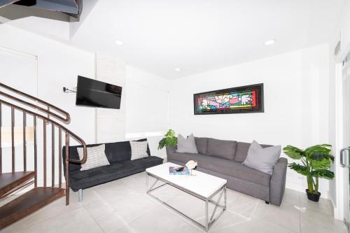 Cento Collins Stays by Mercury South Beach