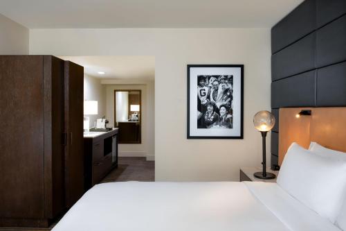 Hotel Theodore - image 13