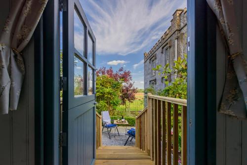 Hawthorn Hut Kilkenny Glamping at Jenkinstown House