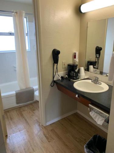 Economy Inn