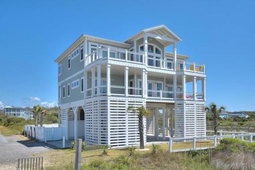 1 Emerald of the Seas image