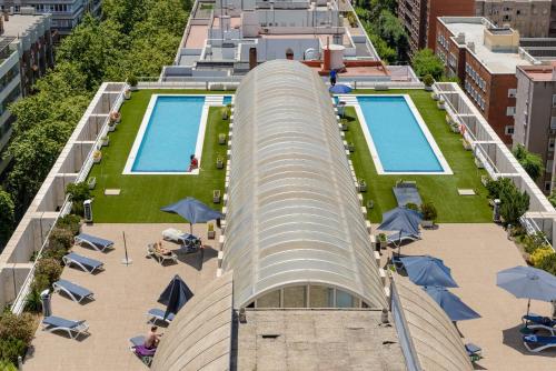 Charming Eurobuilding Skyline Madrid - Tap to explore photos