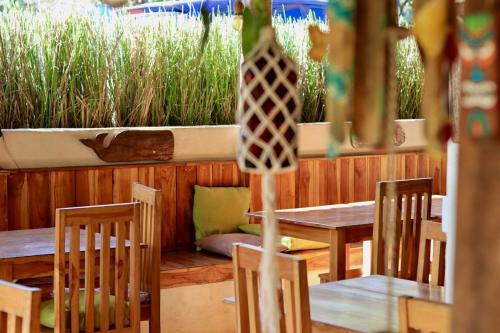 Tiki Lodge Bar & Restaurant in Santa Katalina