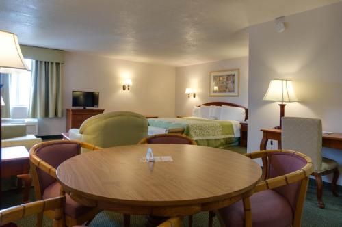 Létesítmények, Days Inn & Suites by Wyndham Fullerton in Fullerton