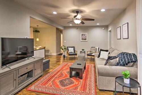 Modern Weaverville Home with Outdoor Fire Pit! in Weaverville, USA