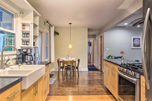 Modern Weaverville Home with Outdoor Fire Pit! in Weaverville, USA
