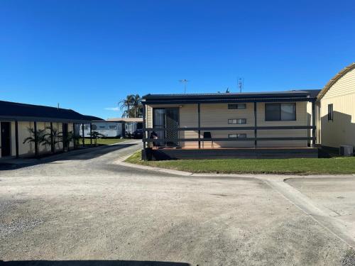 Lakes Main Holiday Park – Lake Entrance, MS