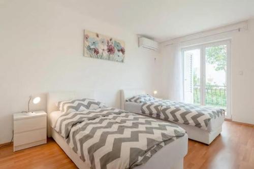 Holiday house with a parking space Podstrana Split - 6044 - image 4