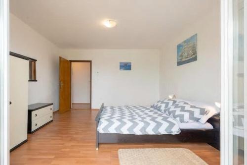 Holiday house with a parking space Podstrana Split - 6044 - image 13