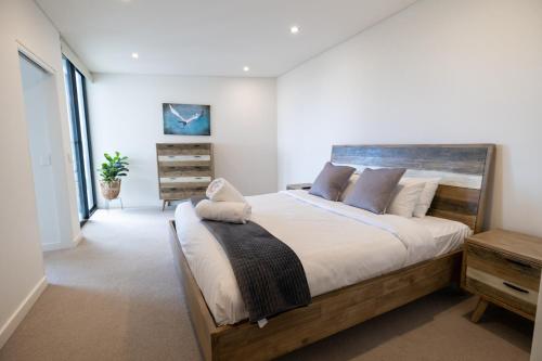 Enjoy Penthouse Living in the CBD! Sleeps 8 photo 4