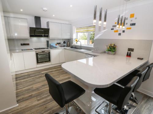 Bwthyn Eirlys Snowdrop Cottage in كيميس بي