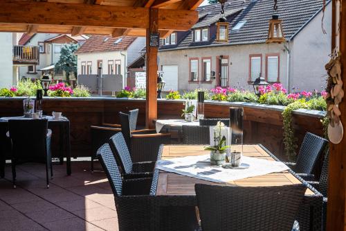 شرفة/ تراس, Hotel-Hauensteiner-Hof in هوينستين
