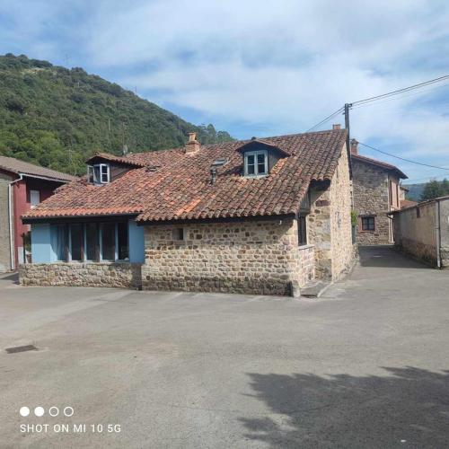  Casa Rural El Amparuco, Pension in Treceño