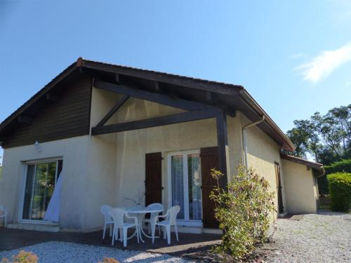 Villa Pour 4 Personnes Avec Piscine En Copropriete- Residence Le Bosquet Aux Ecureuils - Location, gîte - Capbreton