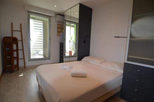 Appartement 6 personnes avec Terrasse et Jacuzzi plein cœur centre-ville quartier du Port de Nice