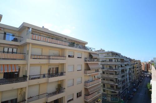 Appartement 6 personnes avec Terrasse et Jacuzzi plein cœur centre-ville quartier du Port de Nice