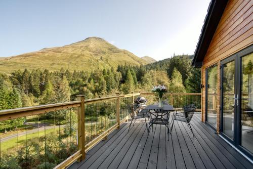 Stunning 5 star chalet with loch views