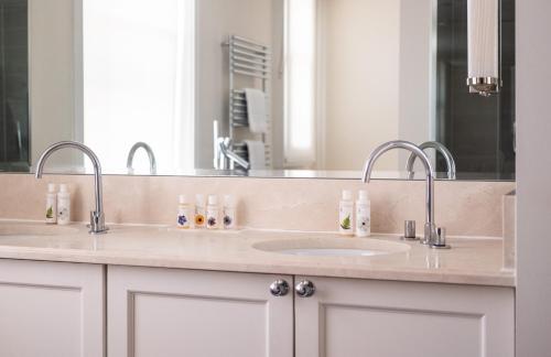 Native Mayfair - image 13