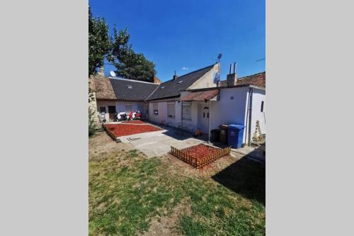 Big house free parking fast wifi relax city garden